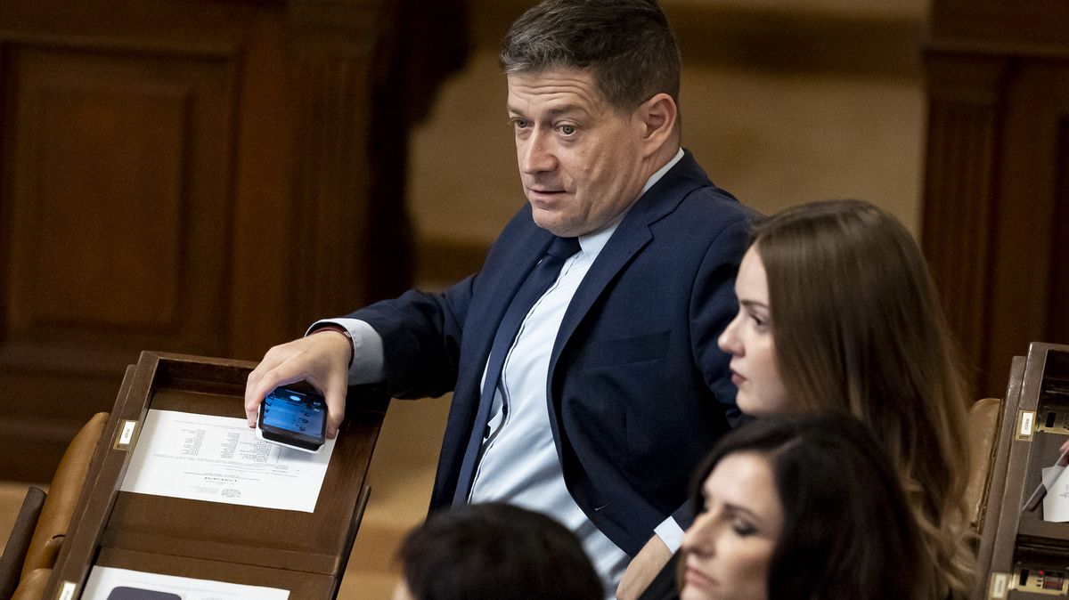 Nacher kritizuje Fialovu Zprávu o stavu země. Ministerstva čekají hloubkové audity